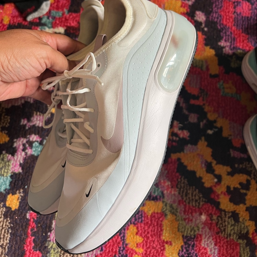 Nike women’s sneakers